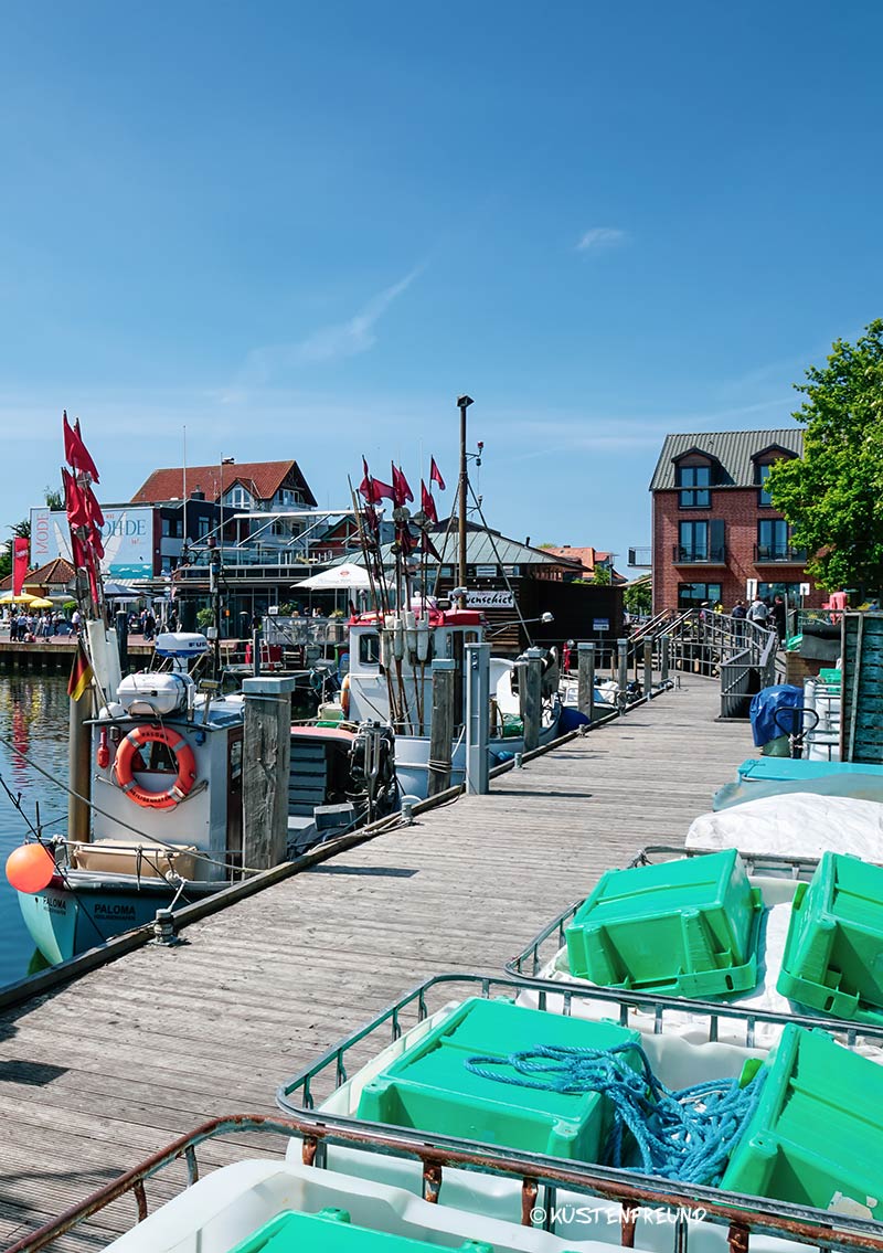 Heiligenhafen Hafen - Entdecke echte Fischer und genieße köstliche Snacks