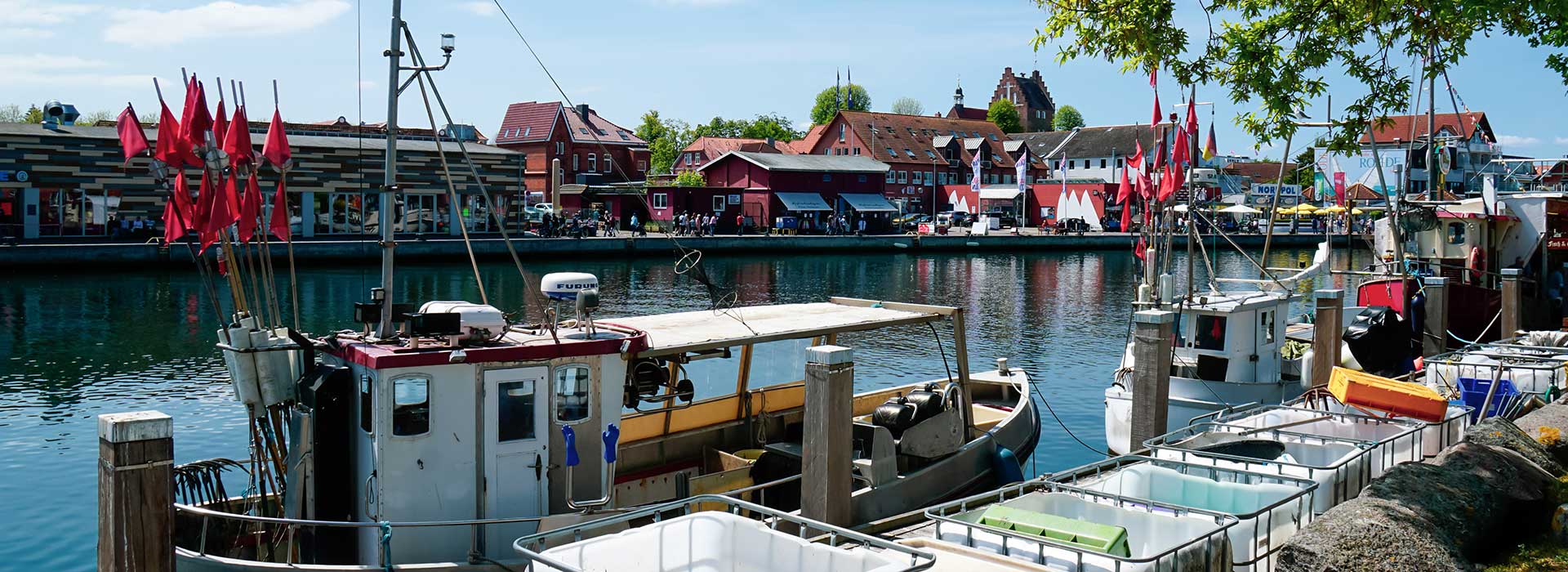Entdecke Heiligenhafen: Echte Fischer, Graswarder, Binnensee, Strand und Yachthafen.