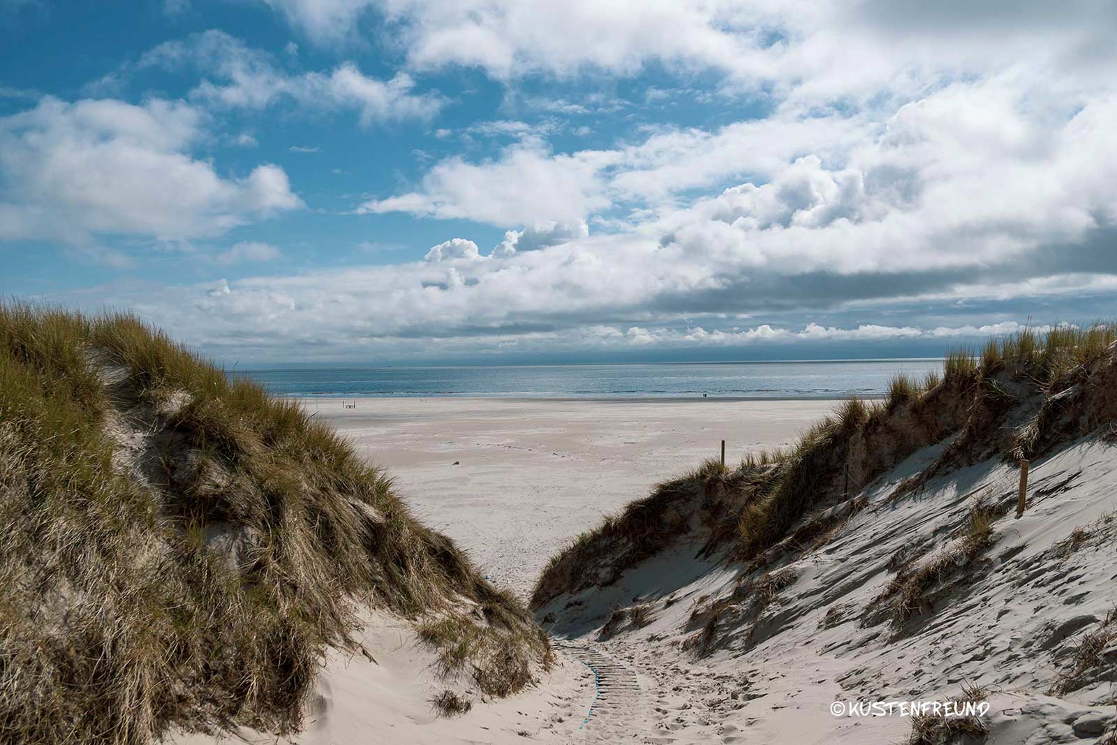 Nordsee Bilder Nordsee Dünen und Weite bis zum Strand - Wandbilder von KÜSTENFREUND